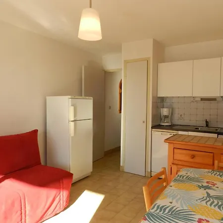 Le Lavandou, 2 Pieces, 4 Personnes - Fr-1-251-683 Apartment