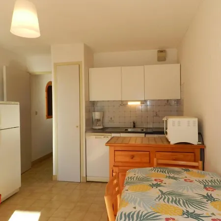 Le Lavandou, 2 Pieces, 4 Personnes - Fr-1-251-683 Apartment Le Lavandou