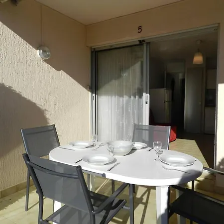 Apartment Le Lavandou, 2 Pieces, 4 Personnes - Fr-1-251-683