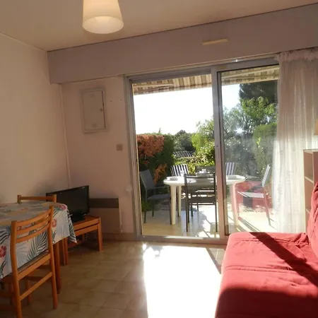 Le Lavandou, 2 Pieces, 4 Personnes - Fr-1-251-683